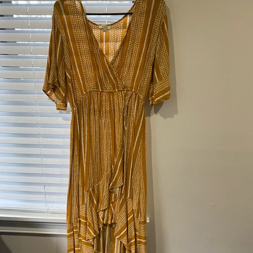 YELLOW DRESS - Picture 1 of 2